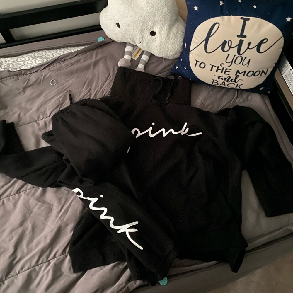 VS Pink sweater and jogger set